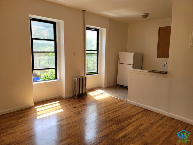 Building Photo - 681 Melrose Ave