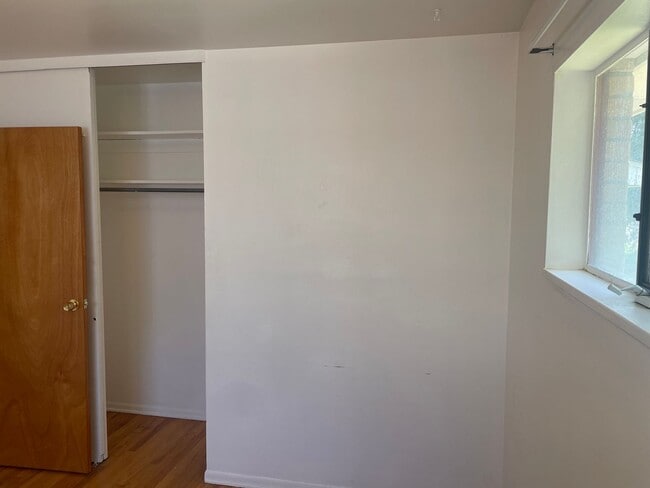 Building Photo - Ranch style home for rent very close to An...
