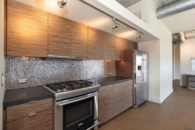 Building Photo - 309 E 5th St