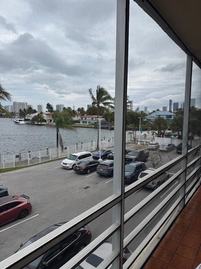 Building Photo - 2821 N Miami Beach Blvd