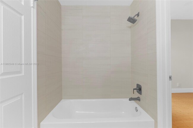 Building Photo - 1081 Sorrento Dr