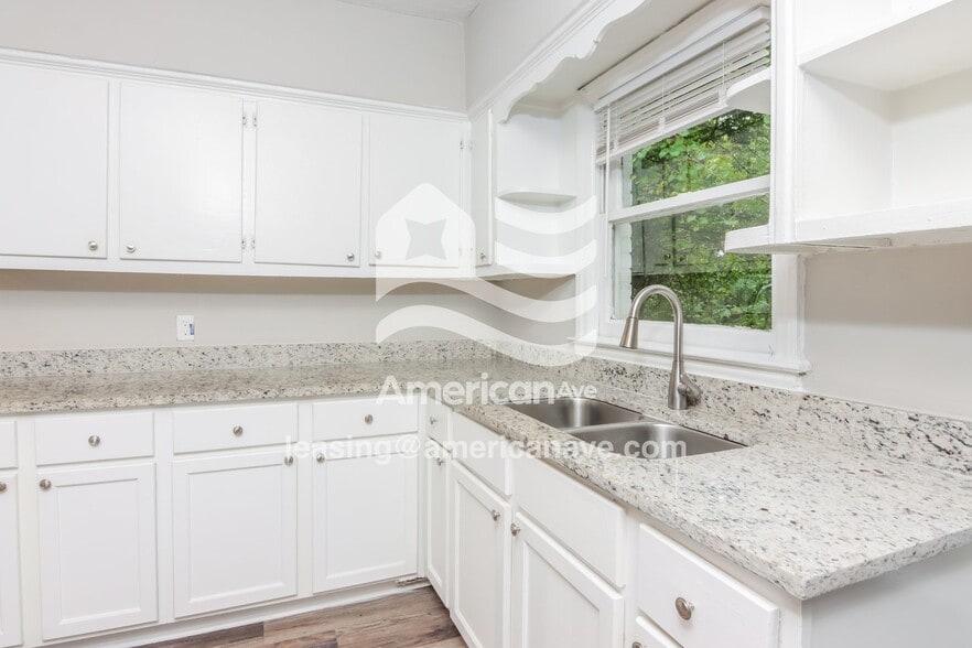 Building Photo - 3941 Mosley Dr