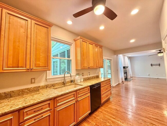 Building Photo - 9412 Springdale Dr