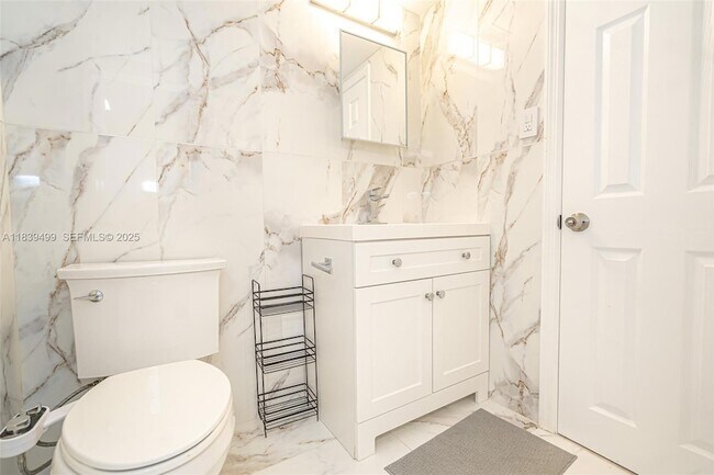 Building Photo - 3140 S Ocean Dr