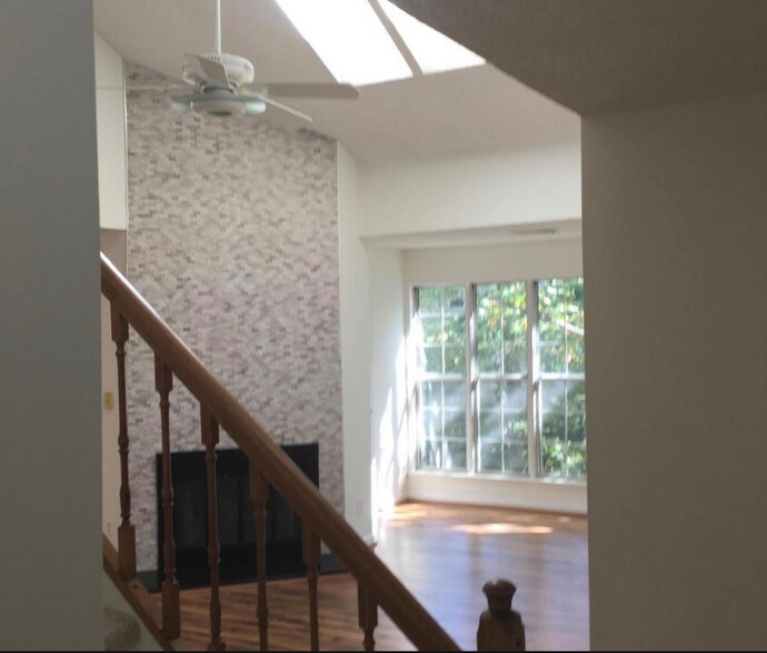 Building Photo - 12003 Golf Ridge Ct