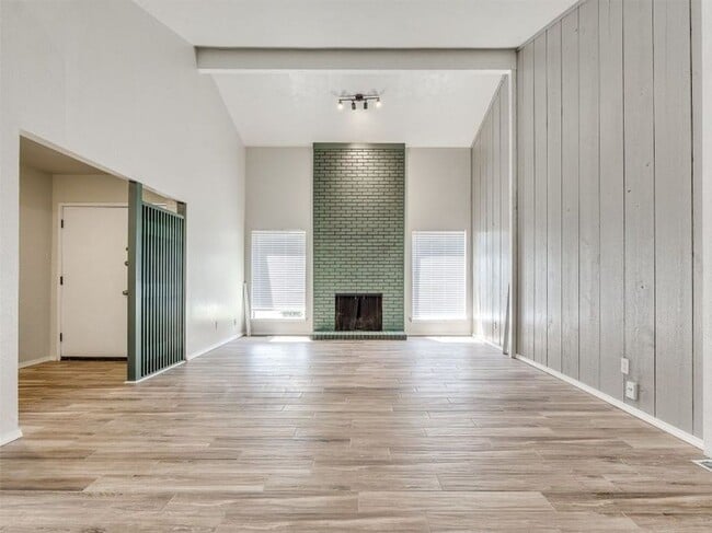 Building Photo - Updated 3 Bed 2 Bath In OKC