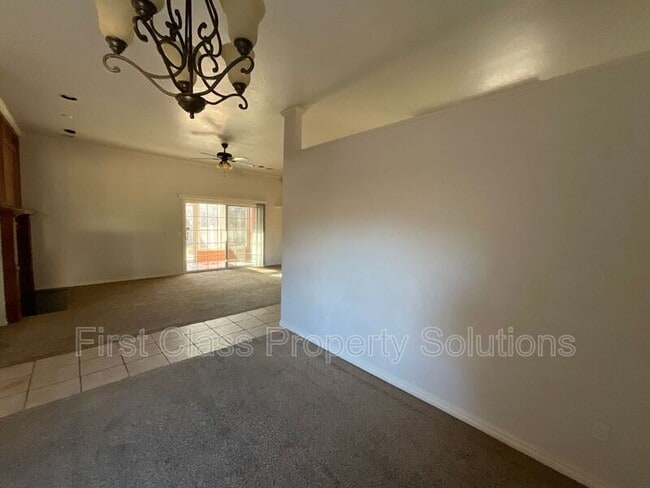 Building Photo - 2206 Barton St