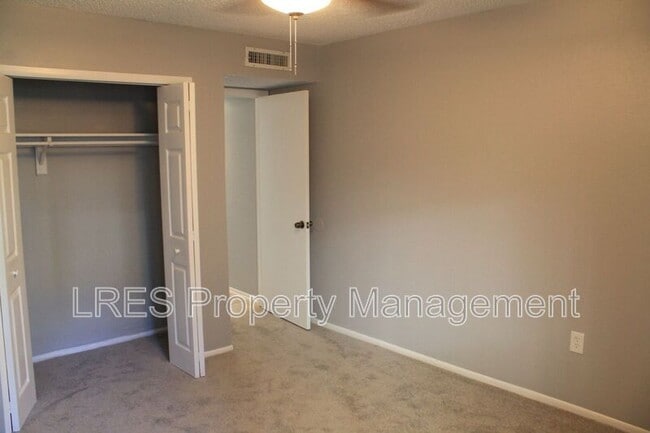 Building Photo - 139 Scottsdale Square