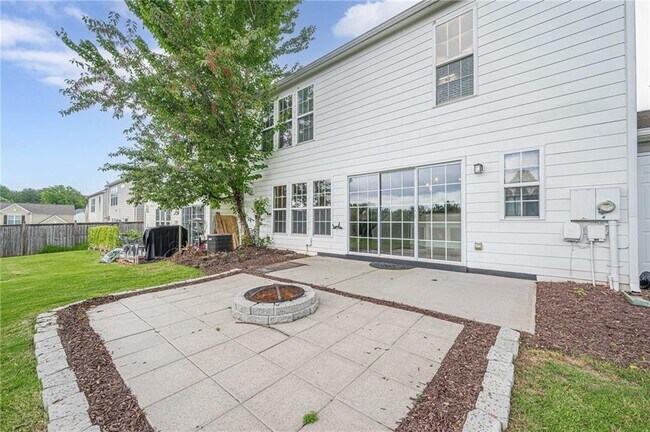 Building Photo - 300 Balaban Cir