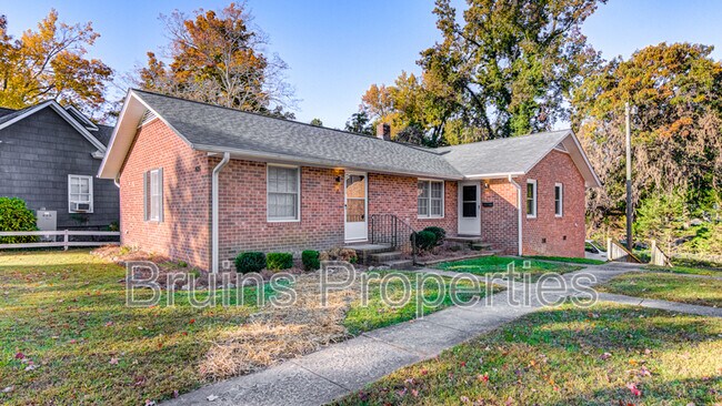 Building Photo - 805 Trenton St