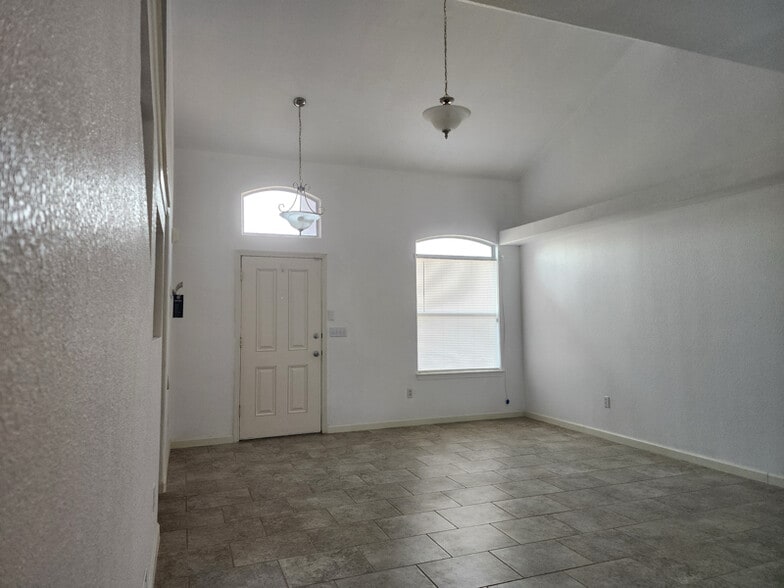 Building Photo - 3968 Sombra Arbol Ct