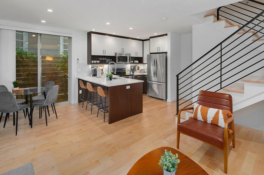 Building Photo - 935 13th Ave