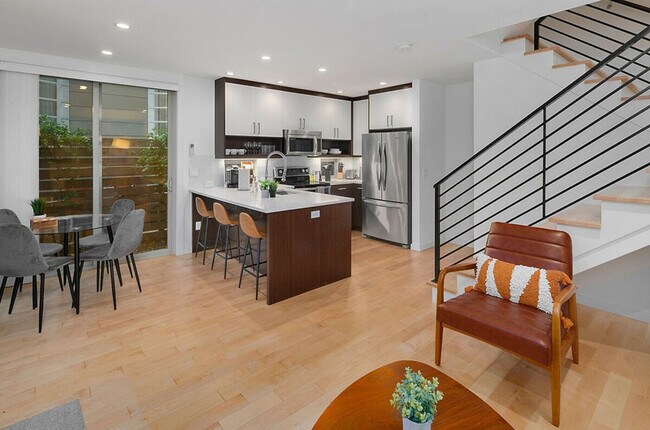 Building Photo - 1106 12th Ave