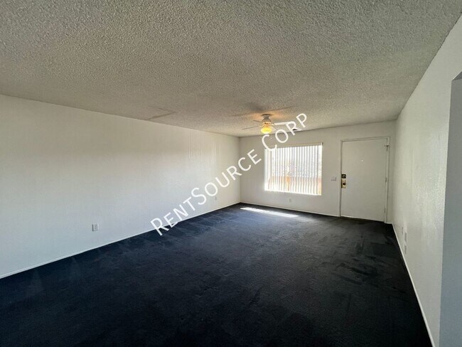 Building Photo - 2 Bedroom Condo for Rent in East Palmdale