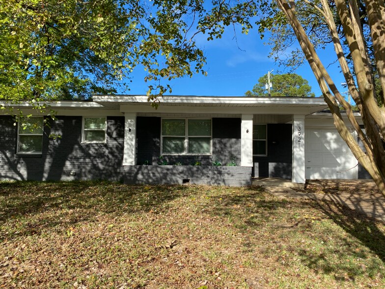 Primary Photo - 3921 Sabine Ave