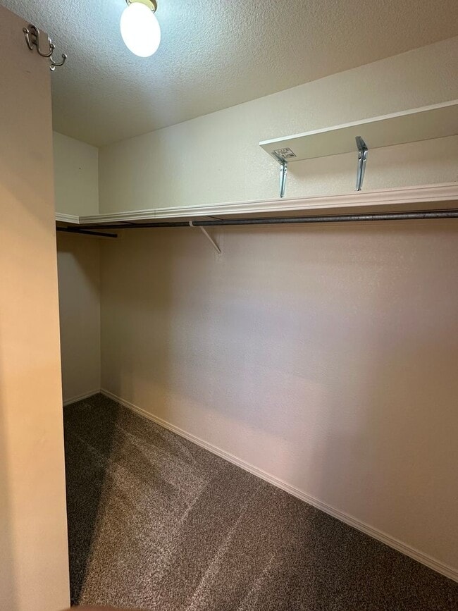 Building Photo - 481 Desert Sun Ct