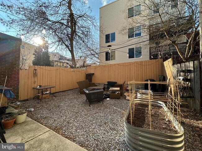 Building Photo - 1214 N 5th St