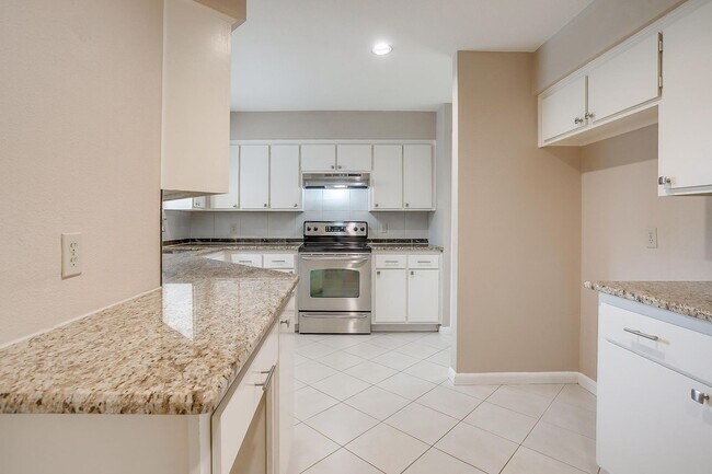 Building Photo - Ridgerock Duplex