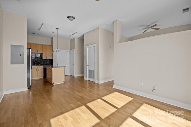 Building Photo - 708 N Davidson St