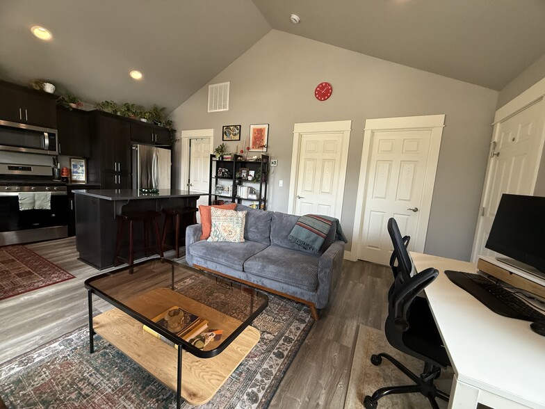 Building Photo - 20130 Carson Creek Ct