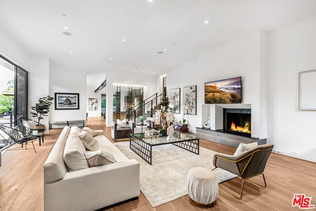 Building Photo - 727 N Beverly Glen Blvd