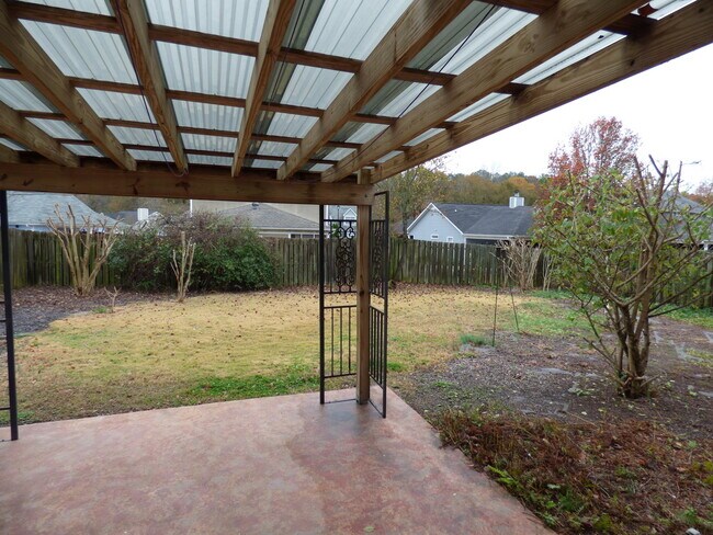 Building Photo - 205 Brookhollow Dr