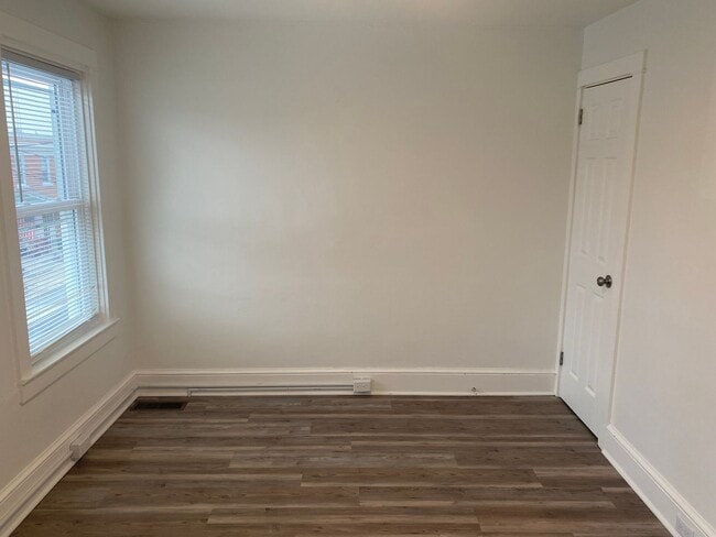 Building Photo - Cozy 2 Bedroom Home with Central Air!