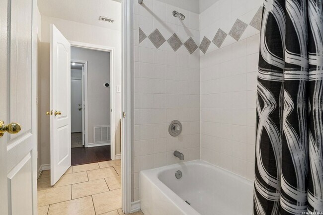 Building Photo - 1303 Bluff Forest