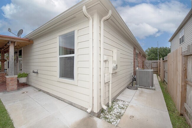 Building Photo - 2753 Foster Hill Dr