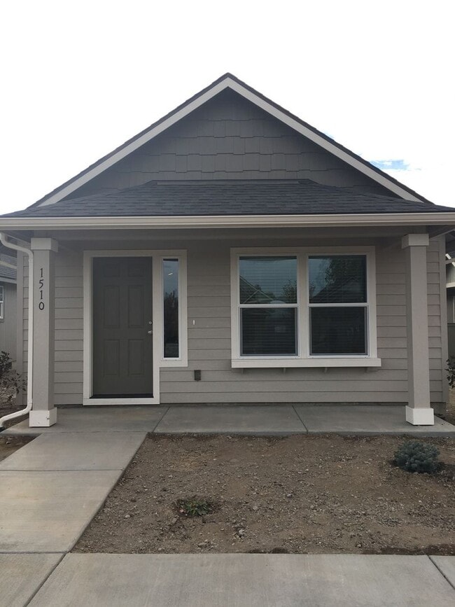 Building Photo - 2 Bedroom 1 Bath Cottage in SW Redmond