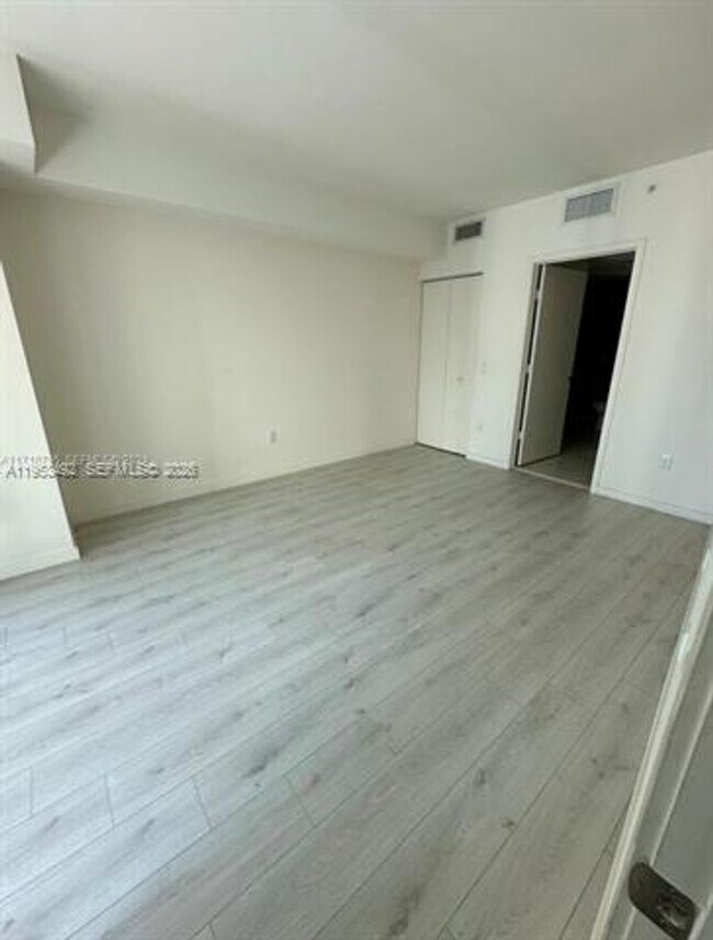 Building Photo - 1100 S Miami Ave