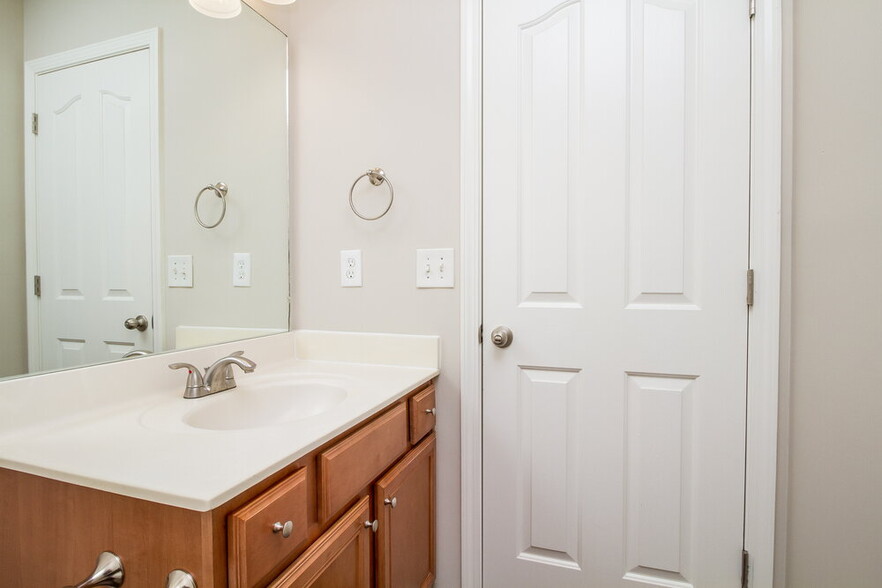 Building Photo - 1031 Tom Hailey Blvd