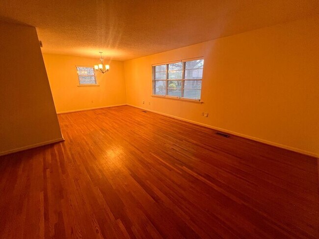 Building Photo - 6709 Sandpiper Dr