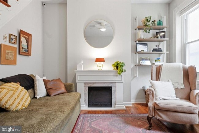 Building Photo - 1233 E Colona St