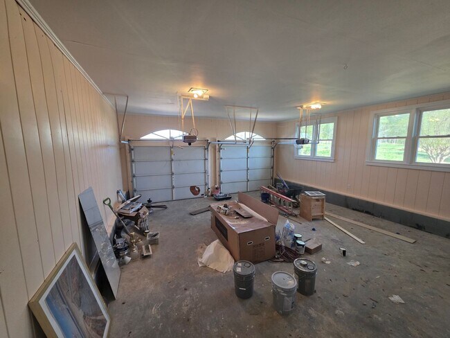 Building Photo - Newly Renovated Stunning Home