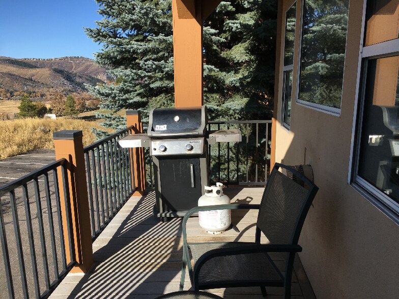 Building Photo - 460 Moonridge Dr