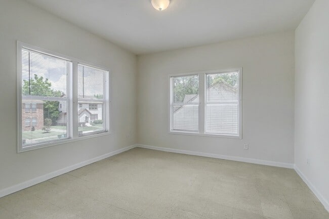 Building Photo - 3002 Isabella St