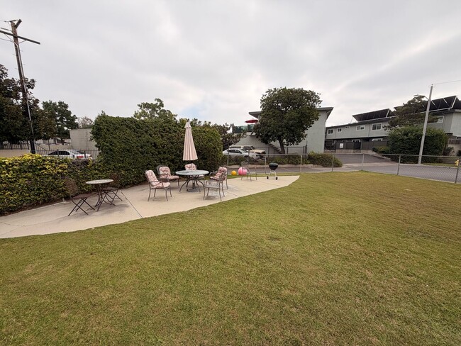 Building Photo - Two Bedroom Cypress Apartment For Rent-Includes One Car Garage!