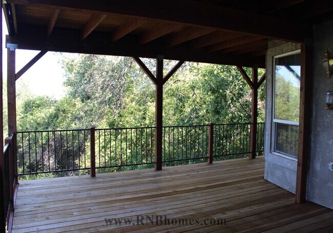 Building Photo - 677 Hoppe Ln