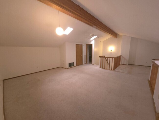 Building Photo - AVAILABLE NOW! 2 Bedroom Plus Loft with co...