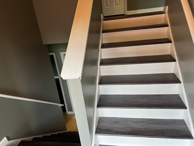 Building Photo - 65 Sampson Ct