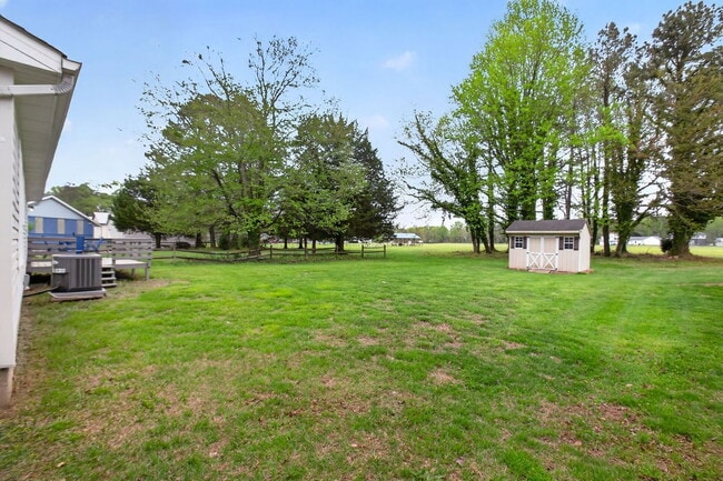 Building Photo - 915 Crystal Rock Rd