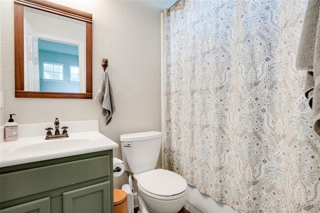 Building Photo - 1802 Village Oak Ct