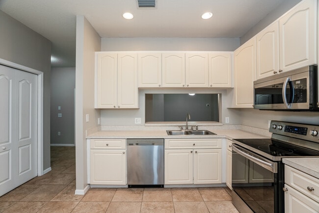 Building Photo - 13206 Beechberry Dr