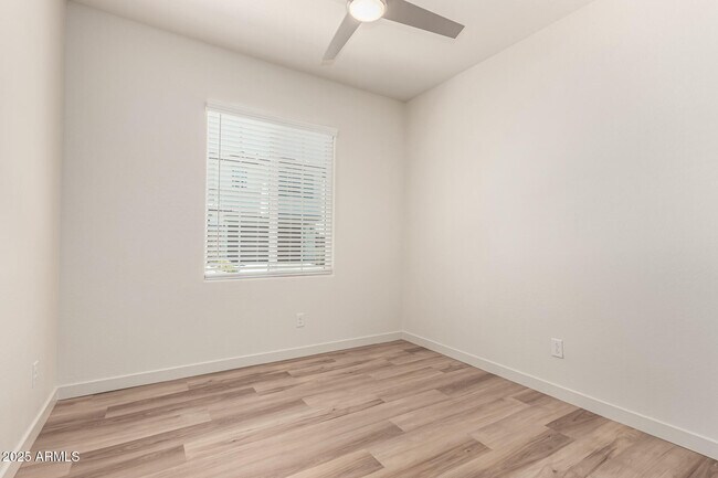 Building Photo - 6537 N 15th Dr