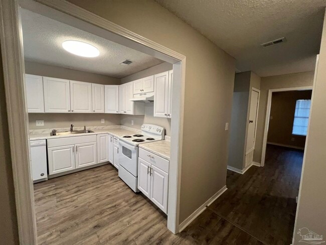 Building Photo - 1350 Fairchild St