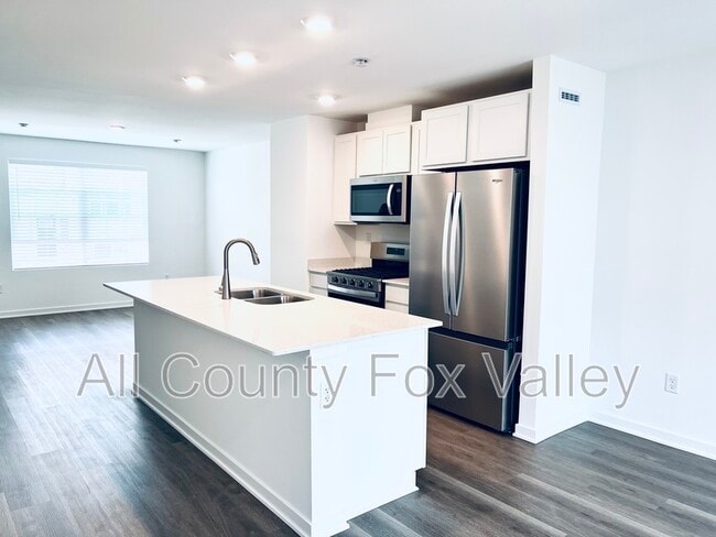 Building Photo - 879 Briar Gln Ct