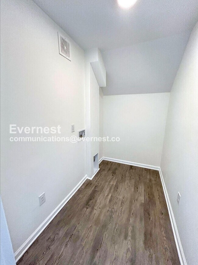 Building Photo - 1372 Robins Nest Drive