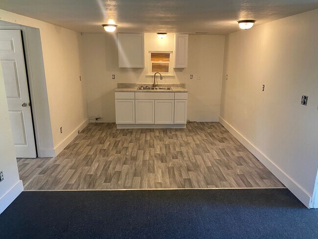 Primary Photo - Fully Renovated 1 Bedroom Bungalow for Rent