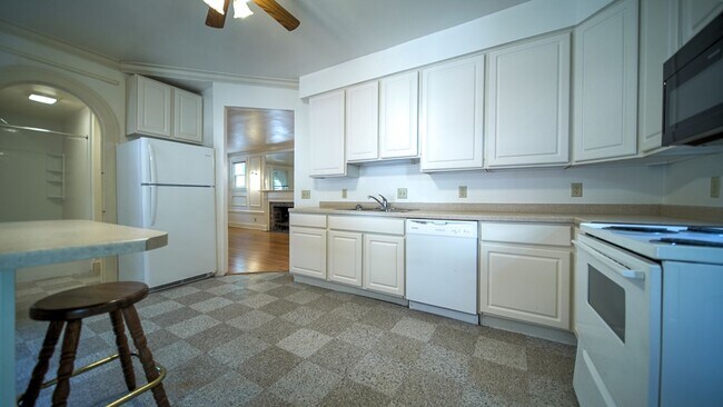 Building Photo - 412 N Carroll St